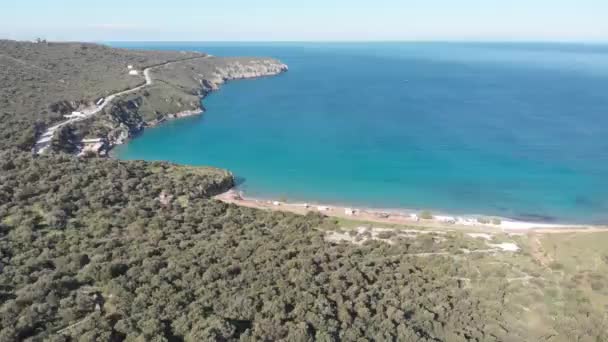 Flygfoto Vacker Strand Och Vatten Vik Den Grekiska Spektakulära Kustlinjen — Stockvideo