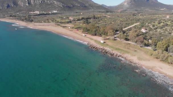 Воздушный Красивый Пляж Бухта Греции Впечатляющей Береговой Линии Бирюзовая Голубая Стоковый Видеоролик