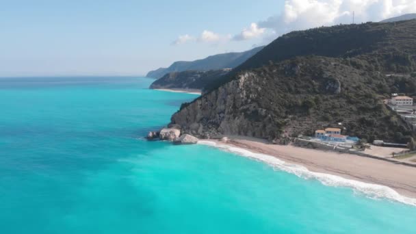 Hermosa Playa Aérea Bahía Agua Espectacular Costa Griega Turquesa Azul Vídeo De Stock