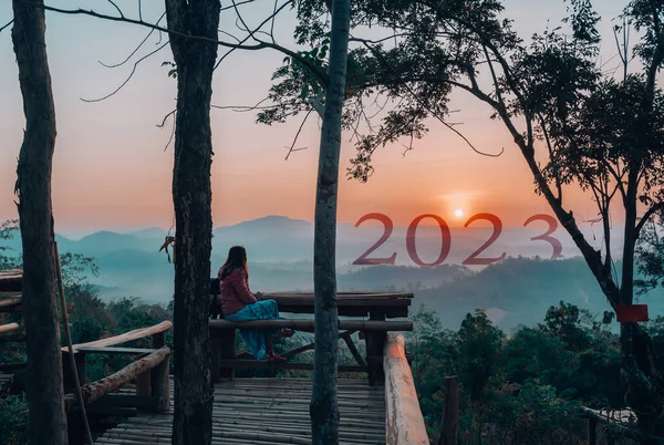 2023 Happy New Year Young Woman Sitting Nature Beautiful Sunrise — Stock Photo, Image