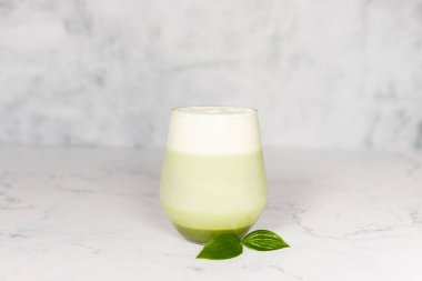  Sütlü kibrit sütlü beyaz mermer yüzeyli olsun.. 