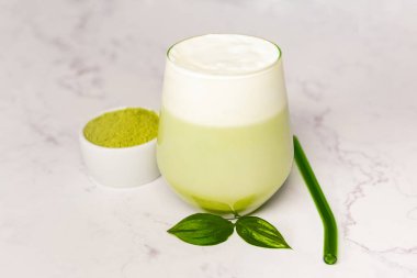  Sütlü kibrit sütlü beyaz mermer yüzeyli olsun.. 