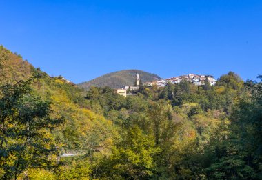 İtalya 'nın La Spezia ilindeki Chiusola köyünün manzarası