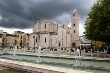 BARLETTA, İtalya, 8 Temmuz 2022 - İtalya 'nın Barletta kentindeki Santa Maria Maggiore Katedrali