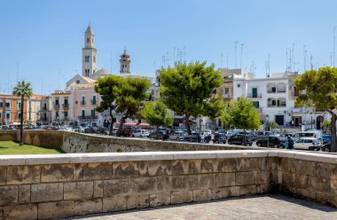 BARI, ITALY, 9 Temmuz 2023 - İtalya 'nın Apulia kentindeki tarihi Bari (Bari Vecchia) merkezi