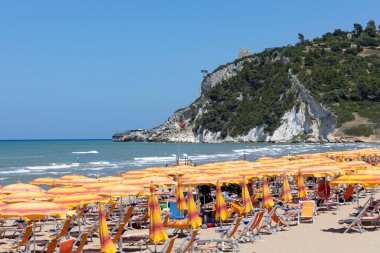 VİESTE, İTALYA, 6 HAZİRAN 2022 - Apulia, İtalya 'daki Vieste sahili