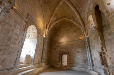 ANDRIA, İtalya, 8 HAZİRAN. 2022 - Apulia, Andria, İtalya 'da Frederick II tarafından sekizgen şeklinde inşa edilen Castel del Monte' nin İçi