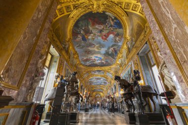 TORINO (TURINO), İtalya, 25 Mart 2023 - Torino Kraliyet Sarayı Kraliyet Cephaneliği manzarası