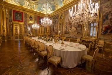 TORINO (TURINO), İtalya, 25 Mart 2023 - Torino Kraliyet Sarayı 'ndaki Yemek Odası