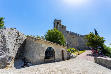 SAN MARINO, 5 Temmuz 2022 - Avrupa, San Marino Cumhuriyeti 'ndeki ilk kule, Rocca veya Guaita