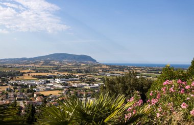 İtalya 'nın Adriyatik Denizi maliyetine kadar Ancona eyaletinin Loreto kentinden genel bakış