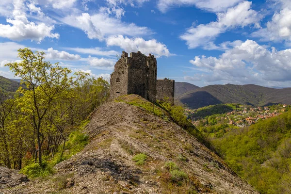 stock image Ruins of the castle of Savignone in the Ligurian hinterland of Genoa, Italy