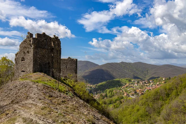 stock image Ruins of the castle of Savignone in the Ligurian hinterland of Genoa, Italy