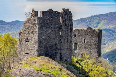 İtalya 'nın Cenova kentindeki Savignone şatosunun kalıntıları.