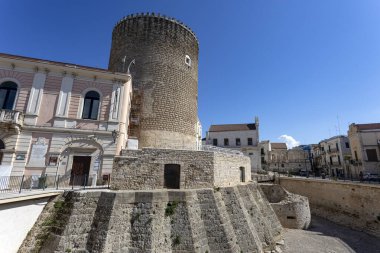 BITONTO, ITALY, 9 Temmuz 2022 - Bitonto 'daki Angevin Kulesi, Bari, Puglia, İtalya