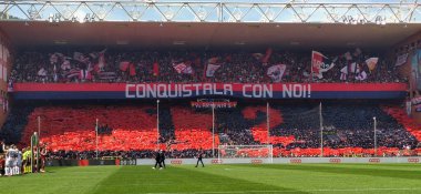 GENOA, ITALY, 6 MAYIS 2023 - Luigi Ferraris Stadyumu, Ceneviz CFC 'nin Kuzey Standı futbol takımı taraftarlarının maçtan önceki görüntüsü, Cenova, İtalya