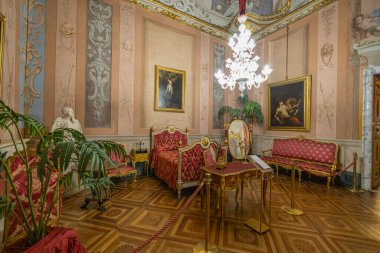 GENOA, İTALYA, 28 NİSAN 2023 - İtalya Cenova Kraliyet Sarayı 'nın Yatak Odası