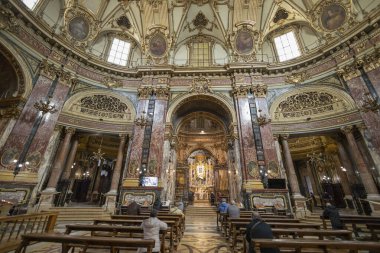 Torin, İtalya, 11 Nisan 2023 - Torino, Piedmont, İtalya 'daki The Sanctuary of Consolata' nın İçi