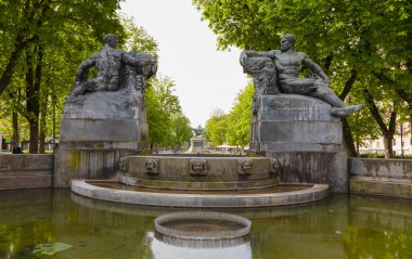 TURIN, ITALY, 11 NİSAN 2023 - Torin 'deki Solferino Meydanı' ndaki Angelic Fountain, (Torino)