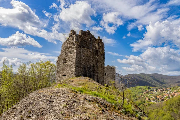 Stock image View of the castle of Savignone in the Ligurian hinterland of Genoa, Italy