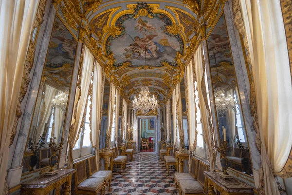 热那亚 意大利 2023年4月28日 意大利热那亚斯宾诺拉宫的镜厅 — 图库照片