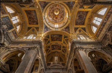 GENOA, ITALY, 23 Mayıs 2023 - İtalya 'nın merkezindeki Cenova kentinde İsa ve Aziz Ambrose ve Andrew Kilisesi manzarası