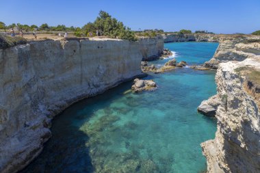 Melendugno 'daki Sant' Andrea 'nın tepeleri ve yığınları, Salento bölgesi, Lecce ili, Puglia, İtalya