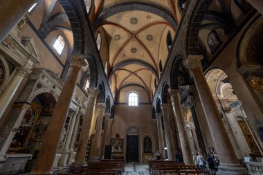 GENOA, ITALY, 23 MAYIS 2023 - Cenova 'nın tarihi merkezi Cenova, İtalya' da Santa Maria di Castello 'nun İçi