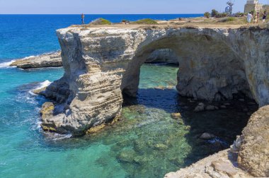 Melendugno 'daki Sant' Andrea 'nın tepeleri ve yığınları, Salento bölgesi, Lecce ili, Puglia, İtalya
