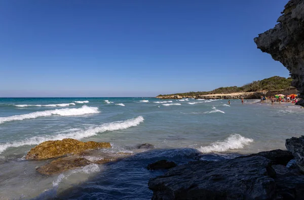 Otranto Italia Luglio 2022 Veduta Sulla Spiaggia Della Baia Dei — Foto Stock