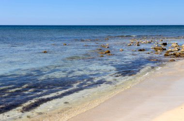 Salve sahilinin güzel berrak suları, İtalya 'nın Lecce ilinde Salento bölgesinde 