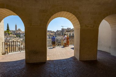 MATERA, ITALY, 18 Temmuz 2022 - Matera taşlarının panoramik görünümü, Matera, İtalya 'da 