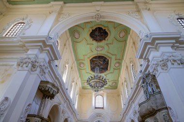 NARDO, ITALY, 17 Temmuz 2022 - İtalya 'nın Puglia eyaletinin orta kesimindeki Nardo kasabasındaki Saint Dominic Kilisesi' nin İçi