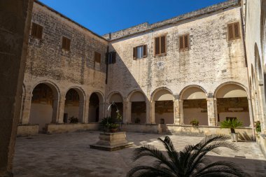 Galatina, Lecce, Puglia, İtalya 'daki Saint Catherine Kilisesi (Santa Caterina d' Alessandria) manastırı.