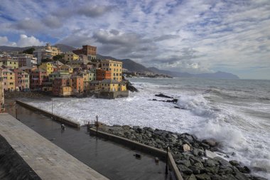 GENOA, İTALYA, 3 Kasım 2023 - İtalya 'nın Cenova kentindeki Genova Boccadasse balıkçı köyünün manzarası