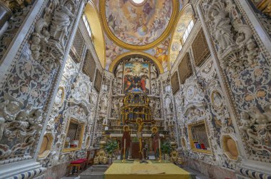 PALERMO, ITALY, 15 HAZİRAN 2023 - Palermo, Sicilya, İtalya 'nın tarihi merkezindeki Martorana Kilisesi' nin altair 'i