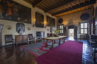 STRESA, ITALY, 4 Nisan 2024 - Maggiore Lake, Stresa 'daki Isola Madre Borromeo Sarayı, Verbano-Cusio-Ossola, Piedmont, İtalya