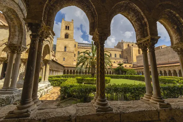 stock image MONREALE, ITALY 16 JUNE, 2023 - Benedictine Cloister and Monreale Cathedral in Monreale, province of Palermo, Sicily, Italy