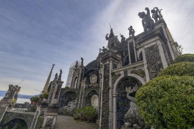 STRESA, ITALY, 4 Nisan 2024 - Maggiore Lake, Stresa 'daki Isola Bella Gardens manzarası, Verbano-Cusio-Ossola, Piedmont, İtalya.