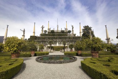 STRESA, ITALY, 4 Nisan 2024 - Maggiore Lake, Stresa 'daki Isola Bella Gardens manzarası, Verbano-Cusio-Ossola, Piedmont, İtalya.