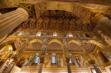 PALERMO, ITALY, 15 Haziran 2023 - Palermo, İtalya 'daki Normanlar Sarayı' nın içindeki Palatine Şapeli 'nin (Cappella Palatina) İçi