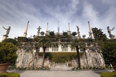 Maggiore Gölü, Stresa 'daki Isola Bella Gardens manzarası, Verbano-Cusio-Ossola, Piedmont, İtalya.