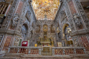 PALERMO, İtalya, 15 Haziran 2023 - İtalya 'nın tarihi merkezi Palermo, Sicilya' daki Santa Caterina d 'Alessandria Kilisesi' nin altair 'i