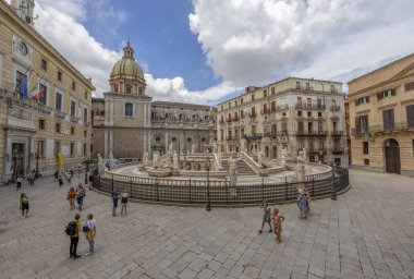 PALERMO, ITALY, 15 Haziran 2023 - Pretoria Meydanı 'ndaki Pretoria Çeşmesi tarihi Palermo, Sicilya, İtalya