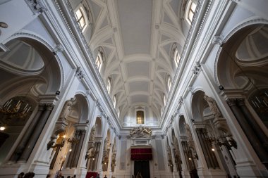 PALERMO, ITALY, 15 HAZİRAN 2023 - Palermo Katedrali veya Duomo 'nun içi, İtalya' nın tarihi merkezi Palermo 'daki Kutsal Bakire Meryem' e ithaf edilmiştir.