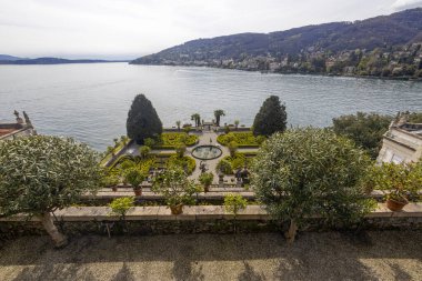 STRESA, ITALY, 4 Nisan 2024 - Maggiore Lake, Stresa 'daki Isola Bella Gardens manzarası, Verbano-Cusio-Ossola, Piedmont, İtalya.