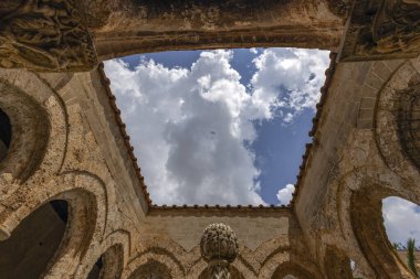 MONREALE, İTALYA 16 Haziran 2023 - Benedictine Manastırı Monreale, Palermo, Sicilya, İtalya