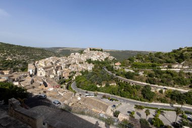 Ragusa şehrinin havadan görünüşü, Sicilya, İtalya