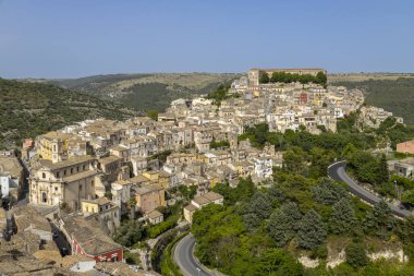 Ragusa şehrinin havadan görünüşü, Sicilya, İtalya