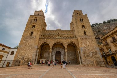 CEFALU, ITALY, 17 Haziran 2023 - Cefalu Katedrali veya Cefalu Duomo tarihi kent, Palermo, İtalya
